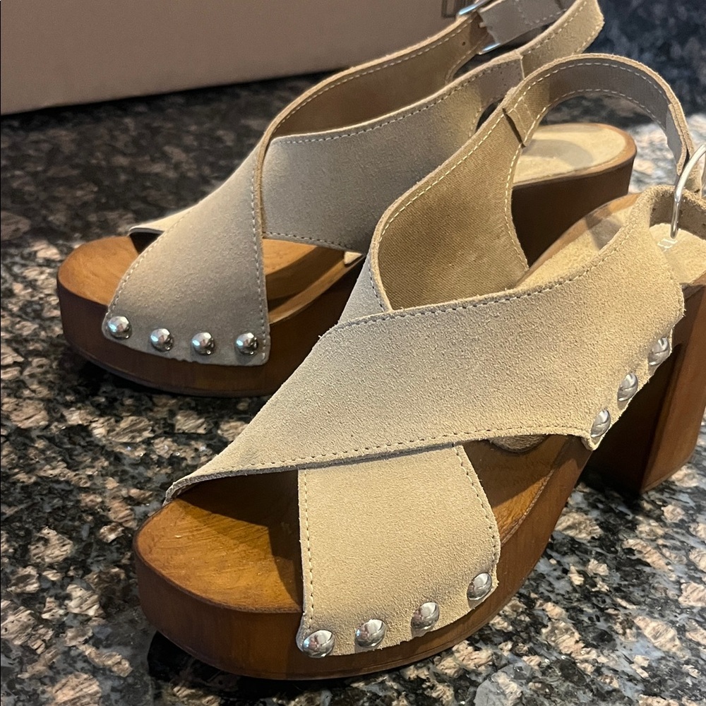 Minelli Beige Suede Women's Sandals